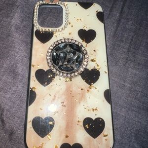iPhone 11 Cream and black hearts